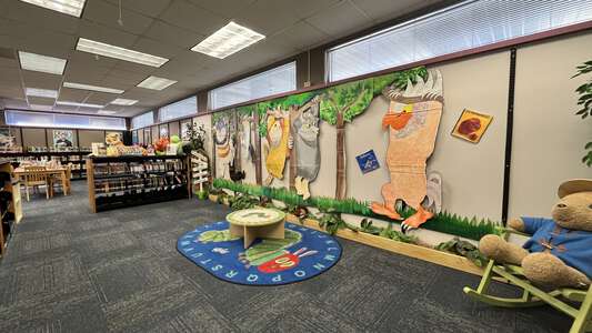 Diplomat Elementary School Library in Cape Coral