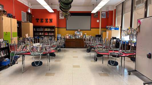 Stone Elementary Scholastic Academy Library in Chicago 3