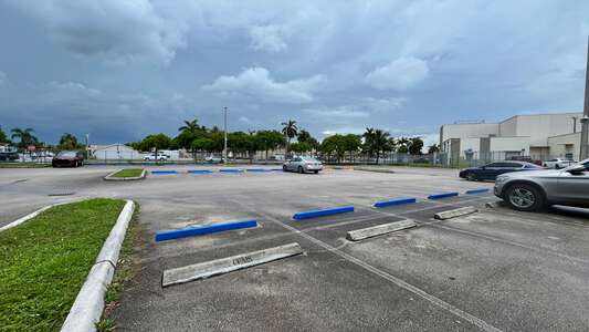 Country Club Middle School Parking Lot - Main in Miami