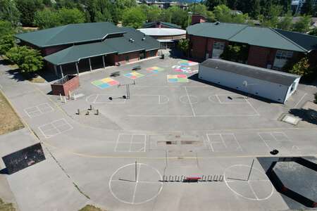 Redmond Elementary School Outdoor Basketball Courts in Redmond