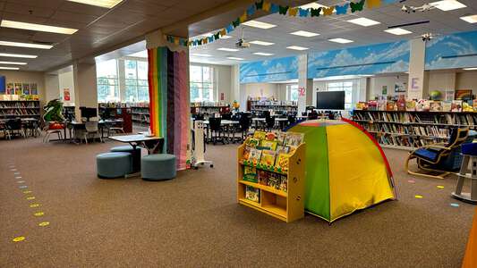 Graves Elementary School Library in Norcross 3