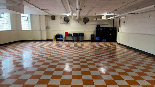 Nash - Henry H Nash Elementary School Cafeteria in Chicago 3