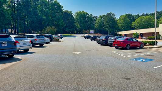 Berkeley Lake Elementary School Parking Lot - Main Front in Duluth