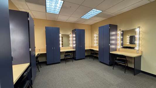 Lake Oswego High School Dressing Room 2 in Lake Oswego 2