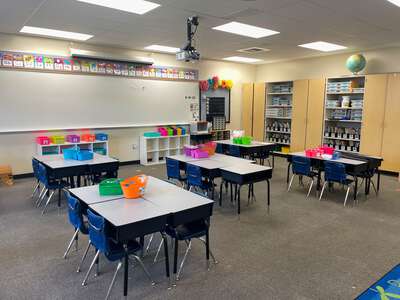 Gulf Trace Elementary School Classroom Standard in Holiday
