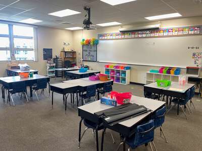 Gulf Trace Elementary School Classroom Standard in Holiday
