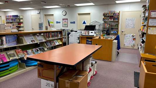 Piru Elementary School Library in Piru 3