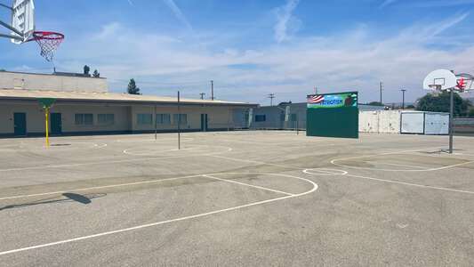 Hollow Hills Elementary School Outdoor Area in Simi Valley 4