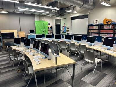 Washington - Booker T. High School for the Performing and Visual Arts Library in Dallas