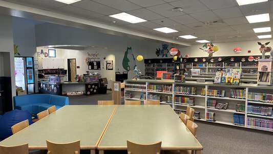 Hacienda Elementary School Library in California City 4