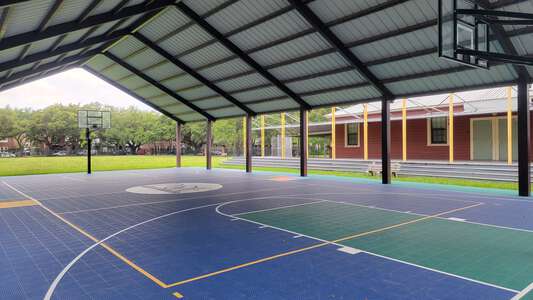 Poe Elementary Outdoor Basketball Courts in Houston