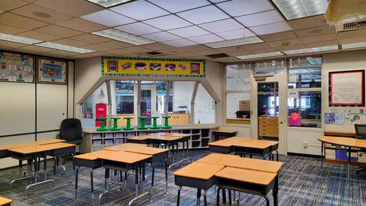 Nicolas Valley Elementary School Classroom Standard in Temecula