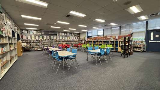 Thomas Jefferson Elementary School Library in Burbank 4