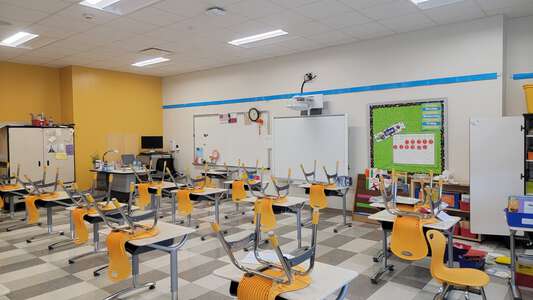 Mandarin Immersion Magnet School Classroom Standard in Houston