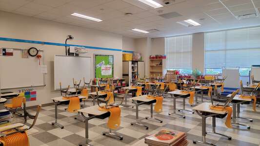 Mandarin Immersion Magnet School Classroom Standard in Houston
