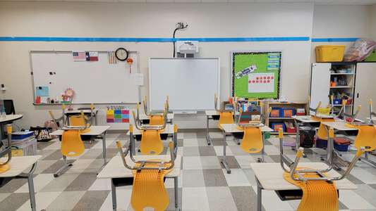 Mandarin Immersion Magnet School Classroom Standard in Houston