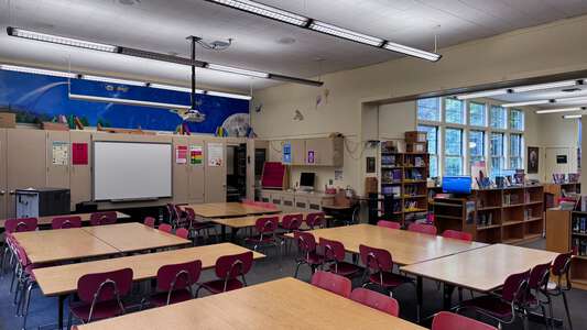 Alameda K-5 School Library in Portland 4