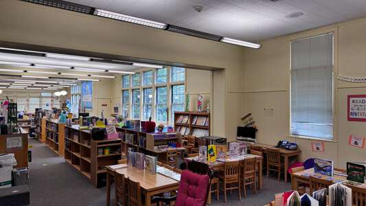 Alameda K-5 School Library in Portland 5