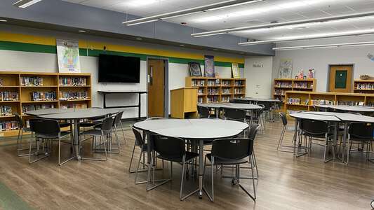 Drakes Creek Middle School Library in Bowling Green