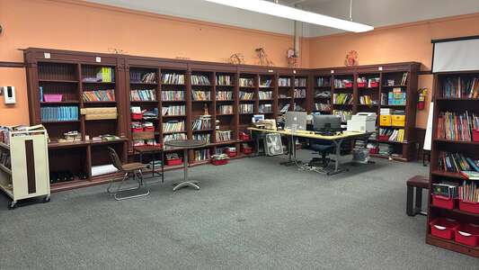 Smyth - John M Smyth Elementary School Library in Chicago 2
