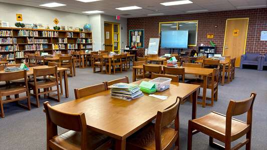 Seltzer Elementary School Library in Wichita 3
