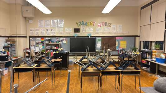 Hayt - Stephen K Hayt Elementary School Classroom Standard in Chicago 2