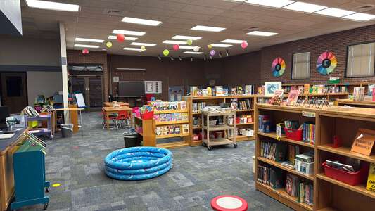 Benton Elementary School Library in Wichita 4