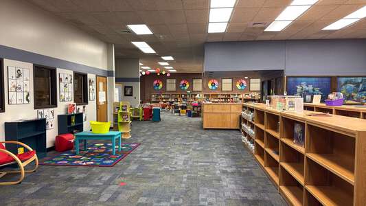 Benton Elementary School Library in Wichita 5