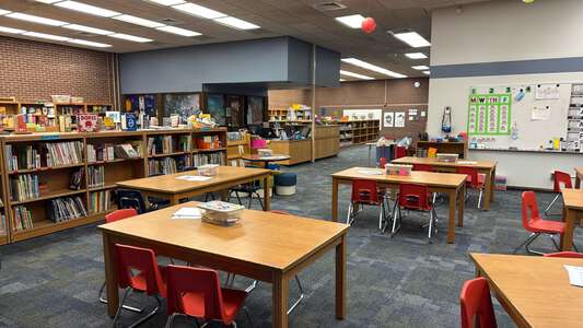 Benton Elementary School Library in Wichita 3