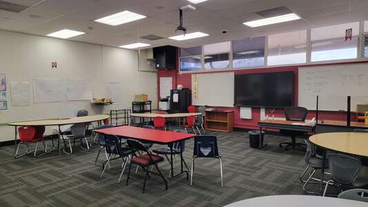 Van Wig Elementary Classroom Standard in La Puente