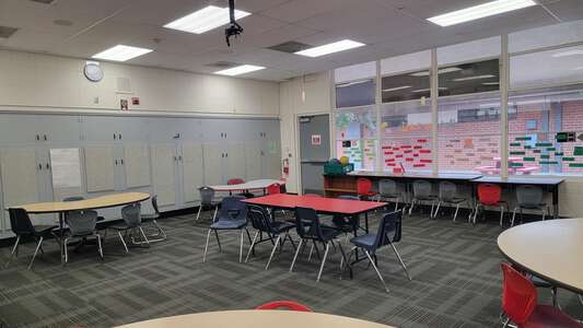 Van Wig Elementary Classroom Standard in La Puente