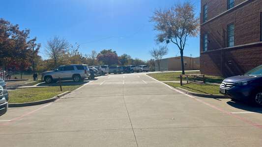Luella Merrett Elementary School Parking Lot - Main in Fort Worth 3