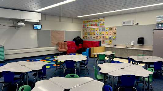 Madera Elementary School Classroom Standard in Simi Valley