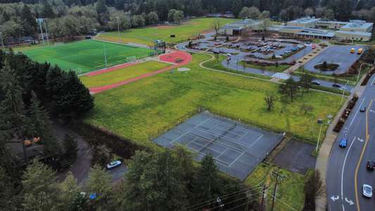 Lakeridge Middle School Tennis Courts in Lake Oswego