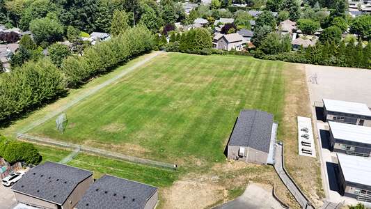 Mark Twain Elementary School Field - Grass Field in Kirkland 3