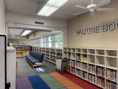 Glorietta Elementary School Room 22 - Library in Orinda