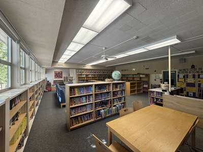 Glorietta Elementary School Room 22 - Library in Orinda