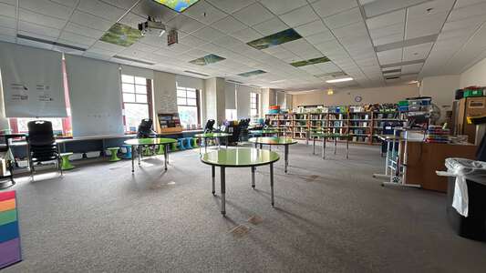 Lloyd - Henry D Lloyd Elementary School Library in Chicago 2