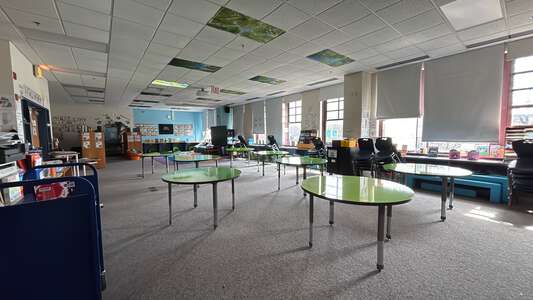 Lloyd - Henry D Lloyd Elementary School Library in Chicago 4