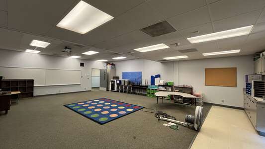Lake Dolloff Elementary School Classroom Standard in Auburn