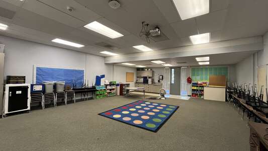 Lake Dolloff Elementary School Classroom Standard in Auburn