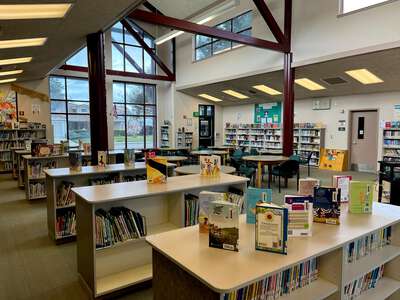 Gretchen Higgins Elementary School Library in Dixon 4