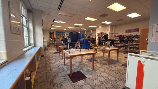 Peirce - Helen Peirce International Studies Elementary School Library in Chicago 2