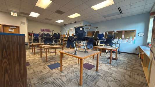 Peirce - Helen Peirce International Studies Elementary School Library in Chicago 3