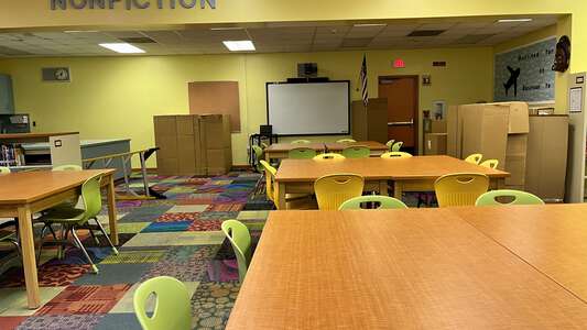 Hibiscus Elementary School Library in Miami 4