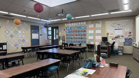Alderwood Elementary School Classroom Standard in Irvine 4