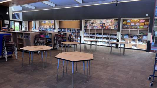 Benjamin Franklin Elementary School Library in Kirkland