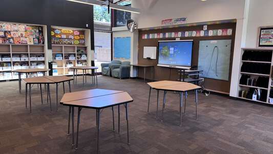 Benjamin Franklin Elementary School Library in Kirkland