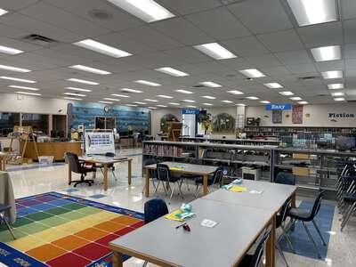 Mendenhall Elementary School (2961) Library in Tampa
