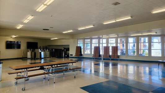 Ensign Middle School (7-8) Cafeteria in Newport Beach 2